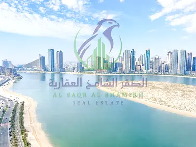 شقة فاخرة ثلاث غرف وصالة صف أول على الكورنيش بإطلالة بحرية ساحرة وعلى مسجد الممزر مع ركن قهوة وباركينغ مجاني وخزائن في الحائط