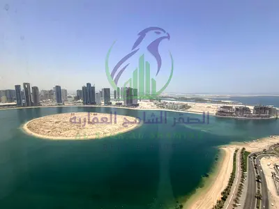 شقة غرفتين وصالة بإطلالة بحرية على كورنيش الخان مع غرفة خادمة وخزائن حائط وجيم ومسبح وباركن مجاني ومساحات واسعة