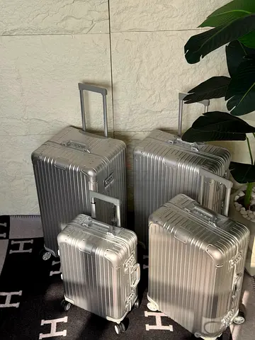 Luggage set