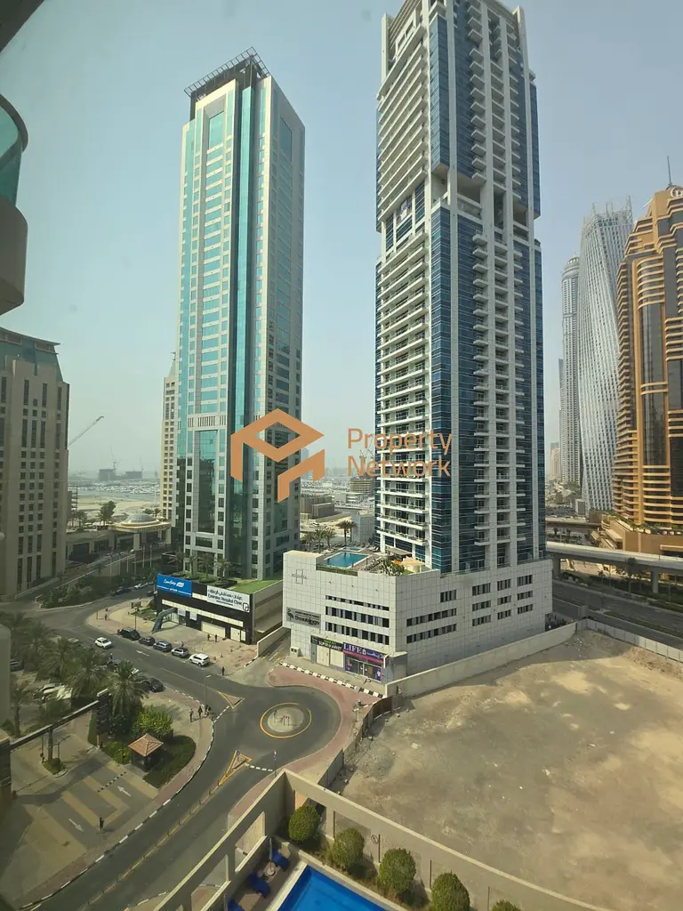 Modern 1BR Apartment | Mid Floor | Prime Location