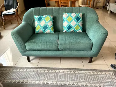 Elegant sofa set for sale in Abu Dhabi