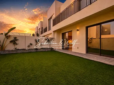 Single-Row Corner Unit | Vastu | Large Plot