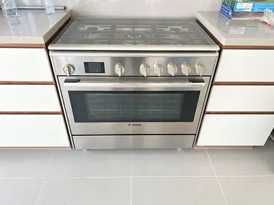 Bosch 6 series top gas with electric oven Stove