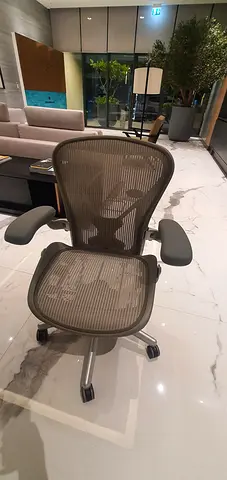 Herman Miller Areon Classic Chairs For Selling