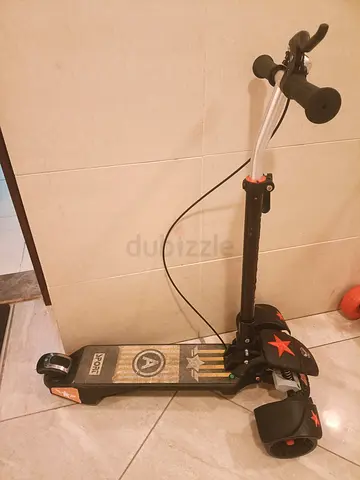 Kids three-wheel kick scooter with adjustable handlebar - good condition