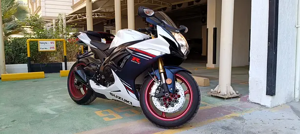 2025 Suzuki GSX-R750 (Al Yousuf Auto Sport) + Cordona Quickshifter (1st Owner)