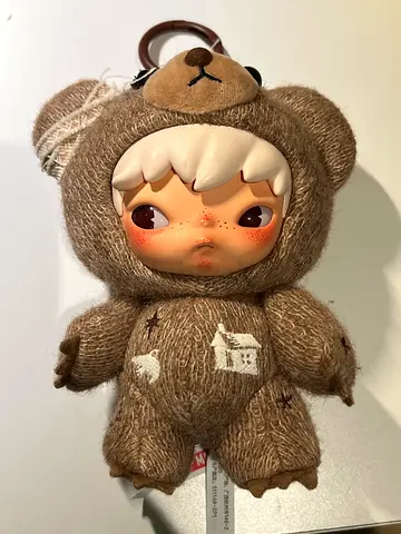 "Woven Woods" character from the POP MART Hirono Road Journal Series
Plush Doll Pendant collection.