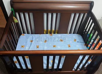 Baby cot giggles brand
