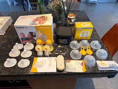 Medela pumping set with storage bag