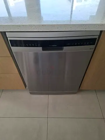 Siemens iQ 500 dishwasher 3 rack latest model same like condition