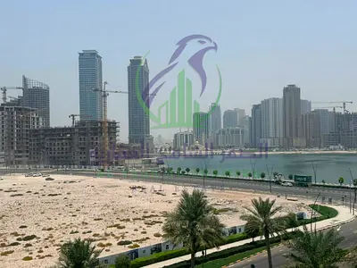 ثلاث غرف وصاله جزيرة مريم مع اتنين باركينج جيم ومسبح مجاني خزائن بالحائط ثلا بلكونات عرفة خادمه اطلاله بحريه