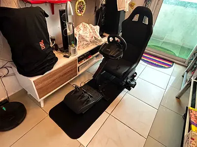 Logitech G923 Racing Simulator Cockpit with Shifter & Seat – PS5/PS4/PC