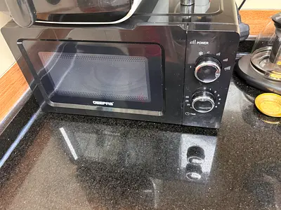 Compact 20L Manual Microwave - 700W, Good Condition