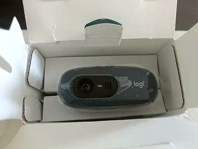 Logitech C270 HD Webcam – 720p HD with Built-in Microphone