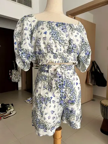 Other stories Floral two-piece crop top and shorts set, white with blue flowers, size L-XL