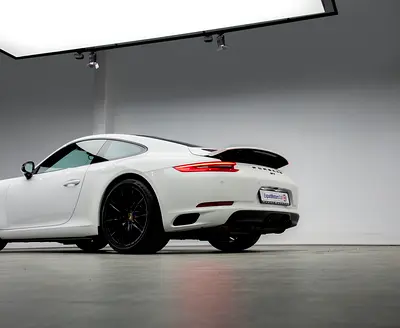 2017 Porsche 911 thumbnail 20