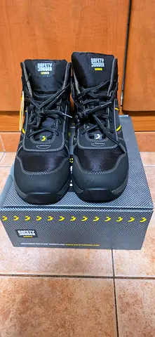 Safety jogger works shoe ( brand new)