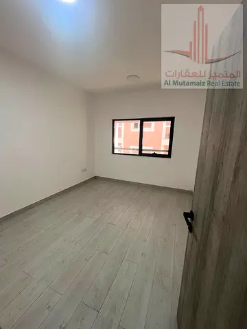 شقة جديدة بالكامل لم تسكن من قبل، تتميز بتصميم عصري وتشطيبات عالية الجودة، وتقع في موقع استراتيجي ومميز بمنطقة النعيمية 2 بالقرب من كافة الخدمات والم