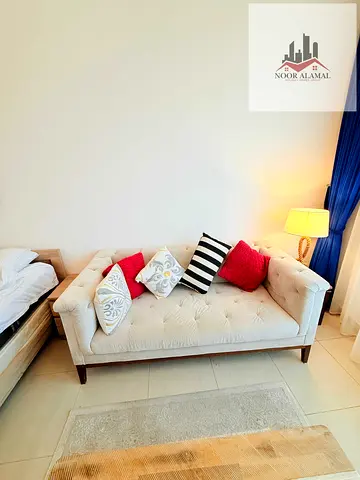 🏠 تفاصيل الشقة – الشارقة، المجاز 2، شارع الوحدة ✨ 🛋️ استوديو واسع