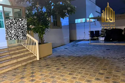 فيلا واسعة قرب شارع الشيخ عمار تشطيب شخصي