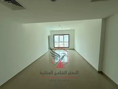 غرفتين وصالة في ممزر الشارقة اطلالة بحرية ببلكونة تكييف علي المالك بباركن وجيم ومسبح مجانا للايجار السنوي في أجمل ابراج الشارقة