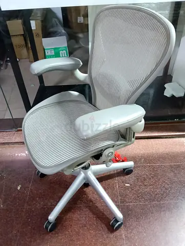 Herman Miller Aeron chair for selling.gray colour
