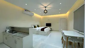 BIG STUDIO ROOM