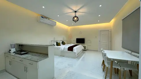BIG STUDIO ROOM