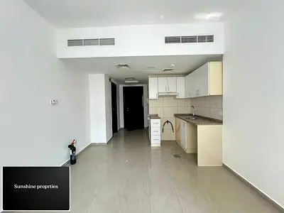 Modern Studio+parking | Walk to the Beach | Great Value