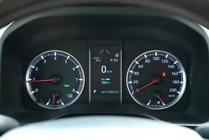 صورة 14 لـ 2021 Toyota GRANVIA
