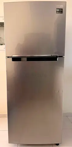 Samsung Top Freezer Refrigerator - Silver, Good Condition