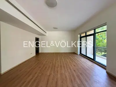 Unfurnished l Upgraded l Vacant
