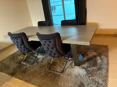 Modern concrete-look dining table with 4 upholstered chairs