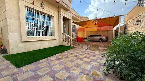 فيلابالمويهات1 بسعر شامل رسوم الكهرباء والمياة والمكيفات على الشارع الرئيسي جاهزة للسكن بخصم خاص للكاش في أرقي مناطق عجمان تملك حر.