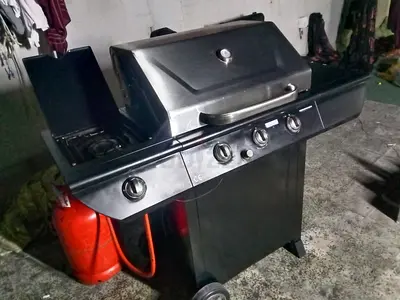 Ge 3 burnols + side burnol Used gas grill BBQ is for sale