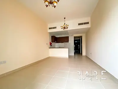 استوديو واسع | خالي | طابق علوي | جاهز للسكن