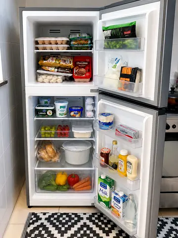 Well-kept top-freezer refrigerator, good working condition