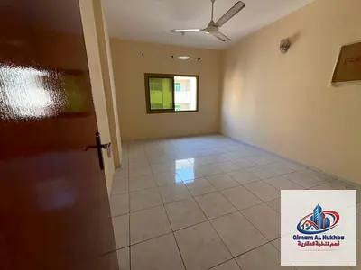 استوديو واسع في الشويهين، مطبخ منفصل، غاز مركزي، توزيع ممتاز، موقع استراتيجي قريب من جميع الخدمات، الإيجار 20,000 درهم.