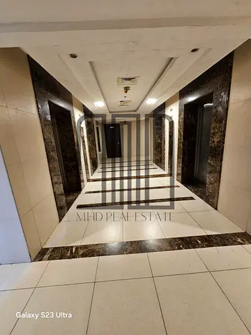 “2 Master Bedrooms with Stunning Lake View – Unbeatable Price!”