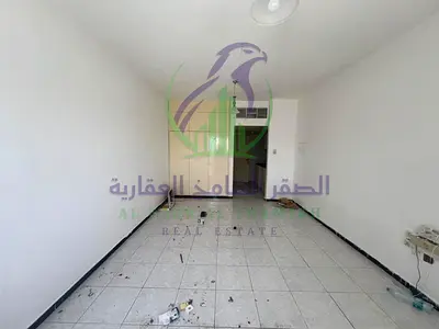 ارخص استوديو للايجار باطلالة مفتوحة وخزائن في الحائط قرب شارع الوحدة ومخرج دبي في المجاز2