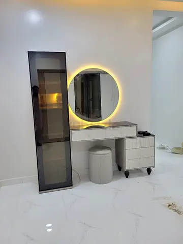 Space-Saving Dressing Table Vanities with Storage