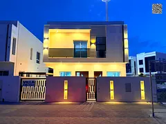 An unmissable opportunity! A 5-bedroom villa with a roof terrace in a strategic location directly on