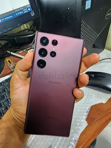 Samsung Galaxy S22 Ultra Light shade on display  (unlocked) - good condition, matte burgundy back