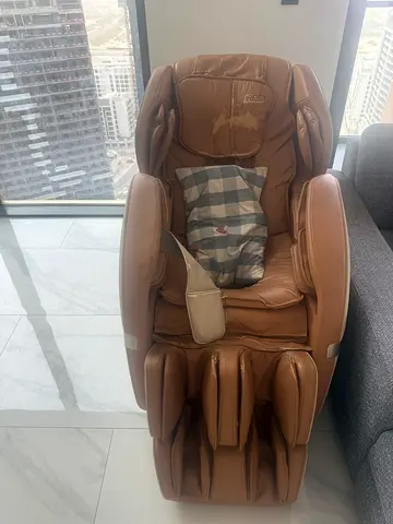 Brown full-body electric massag, the leather is slightly damaged, but the device works perfectly.