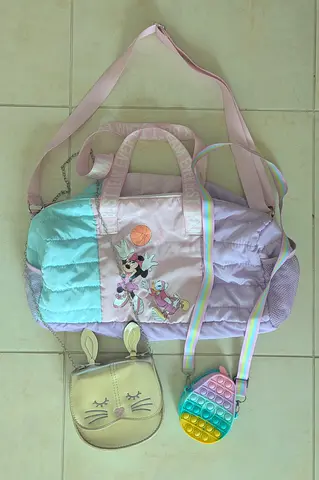Kids pastel Minnie Mouse duffel bag with 2 small crossbody toys