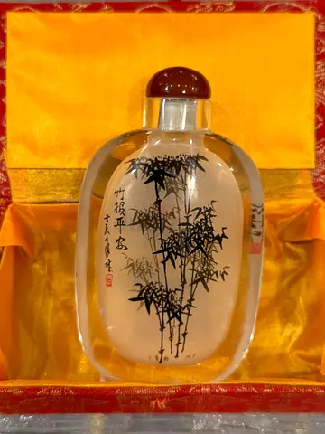 Hand painted Snuff bottle