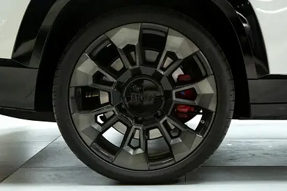 صورة 16 لـ 2025 BMW XM