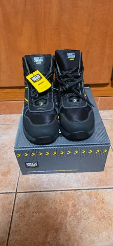 Safety jogger works shoe ( brand new)