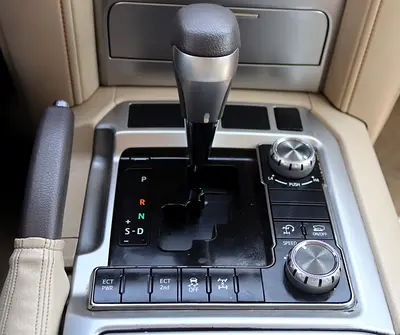 2020 Toyota LAND CRUISER — миниатюра 17