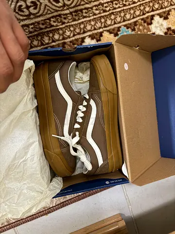 Brown canvas Vans-style sneakers with gum sole, size 8 (42)